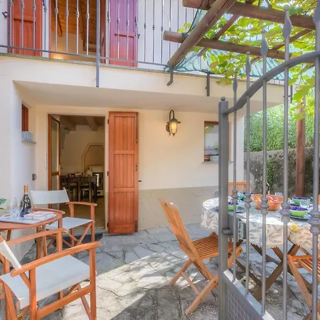 Holiday home La Piccola Casa Dell'Uva Fragola Next To The Lake - Happy Rentals *