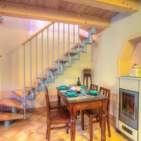 La Piccola Casa Dell'Uva Fragola Next To The Lake - Happy Rentals Holiday home *