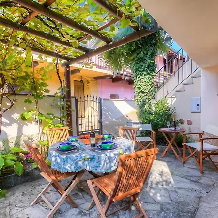 La Piccola Casa Dell'Uva Fragola Next To The Lake - Happy Rentals *