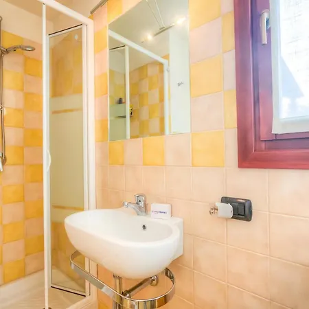La Piccola Casa Dell'Uva Fragola Next To The Lake - Happy Rentals Meina