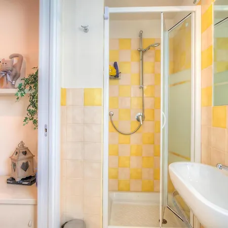 Holiday home La Piccola Casa Dell'Uva Fragola Next To The Lake - Happy Rentals