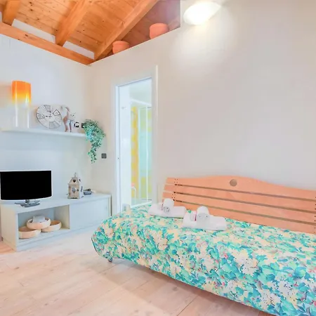La Piccola Casa Dell'Uva Fragola Next To The Lake - Happy Rentals Holiday home Meina