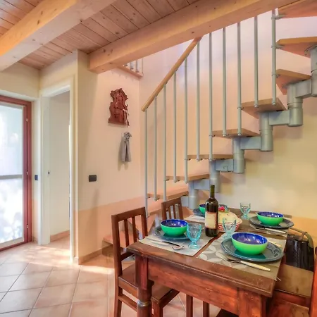 La Piccola Casa Dell'Uva Fragola Next To The Lake - Happy Rentals Holiday home
