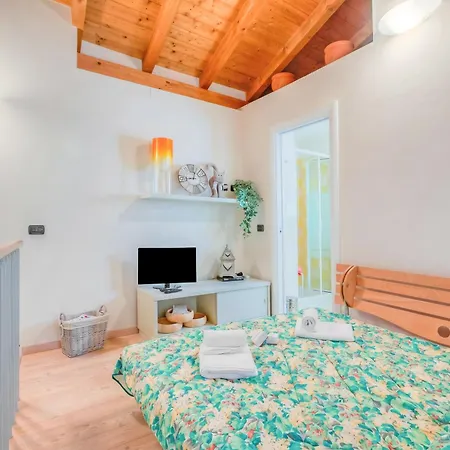 La Piccola Casa Dell'Uva Fragola Next To The Lake - Happy Rentals Holiday home *