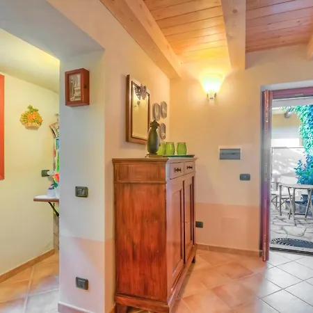 La Piccola Casa Dell'Uva Fragola Next To The Lake - Happy Rentals