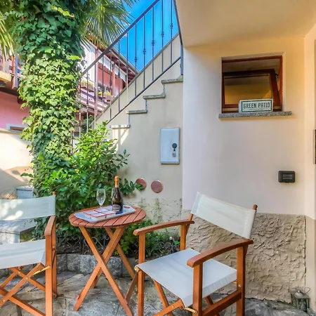 La Piccola Casa Dell'Uva Fragola Next To The Lake - Happy Rentals *