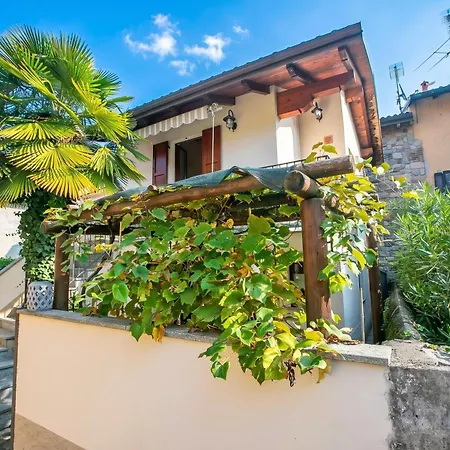 La Piccola Casa Dell'Uva Fragola Next To The Lake - Happy Rentals Meina