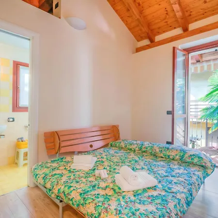 La Piccola Casa Dell'Uva Fragola Next To The Lake - Happy Rentals