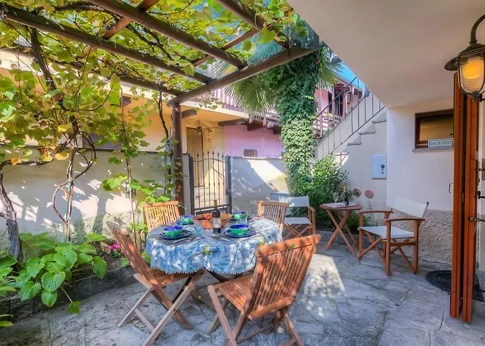 La Piccola Casa Dell'uva Fragola - Happy Meina